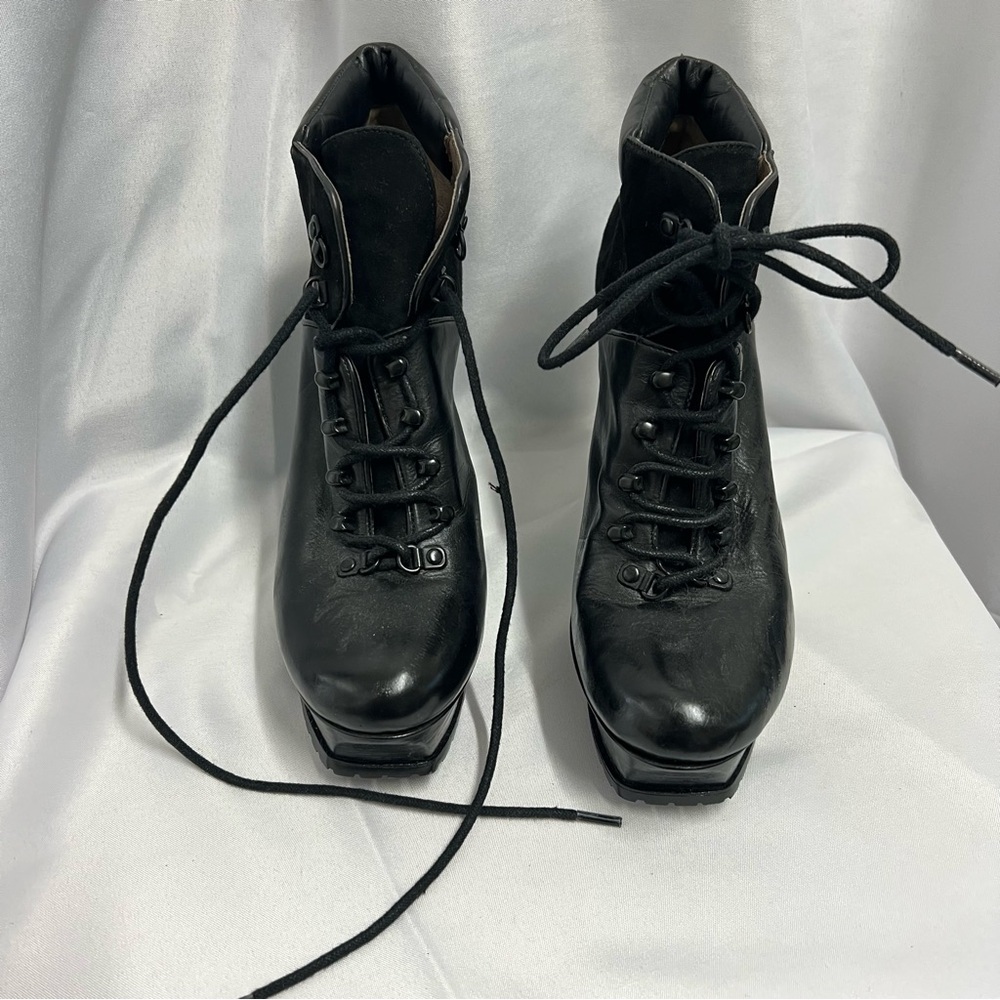 Donald Pliner Black Leather Lace-Up platform ankle Boots